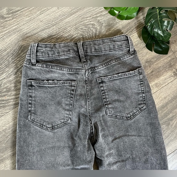 Wild Fable Highest Rise Distressed Mom Jean in grey. Size 00 - Picture 6 of 7
